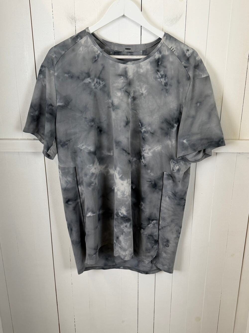 Lululemon Men's Gray Polyester Activewear T-Shirt Size L
